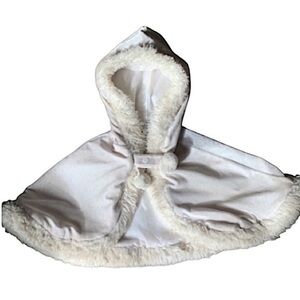 Little Girls Cream Fur Trim Cape with Hood LITTLE MAVEN TORI SPELLING Size 2 Y